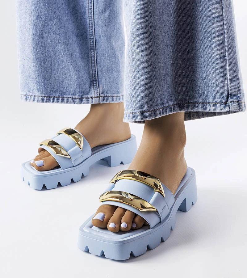 Flip-flops albaștri pe o talpă Provinc solidă