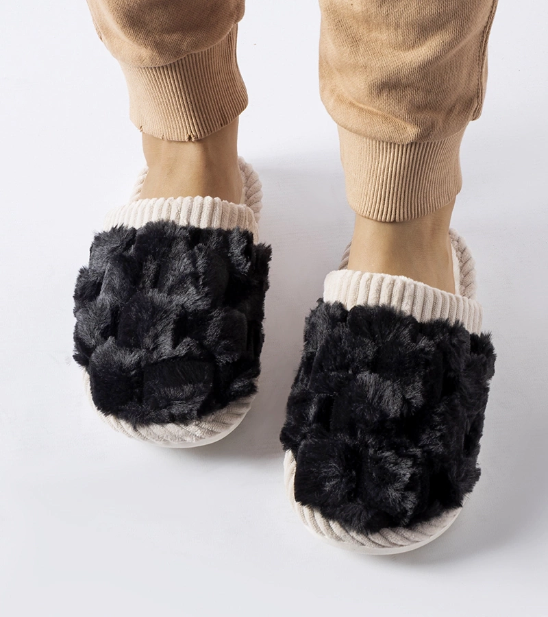 Pantofi de casă pentru femei, negri și călduroși, marca Crissa.