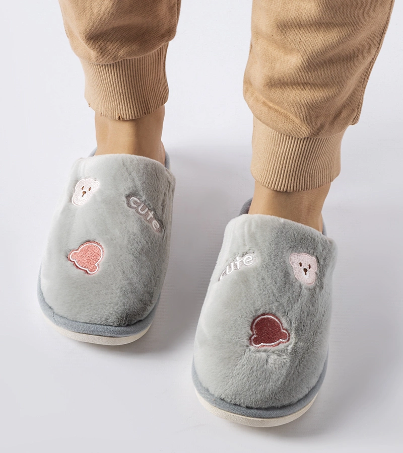 Pantofi de casă gri cu ursuleți drăgălași