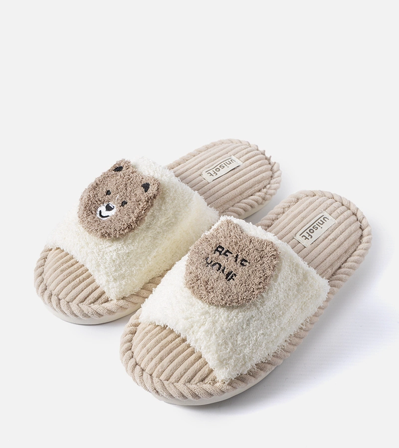 Papuci bej cu broderie girafa