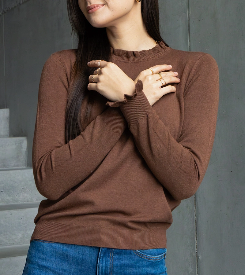 Pulover moale maro decorat cu volane Luel