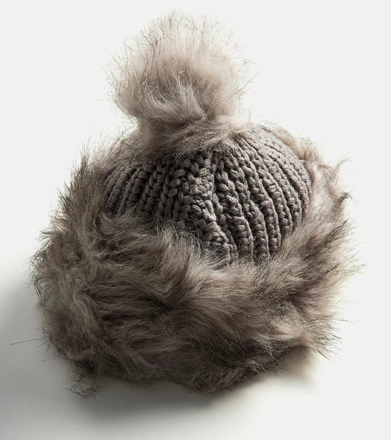 Șapcă gri deschis cu pompon Leola