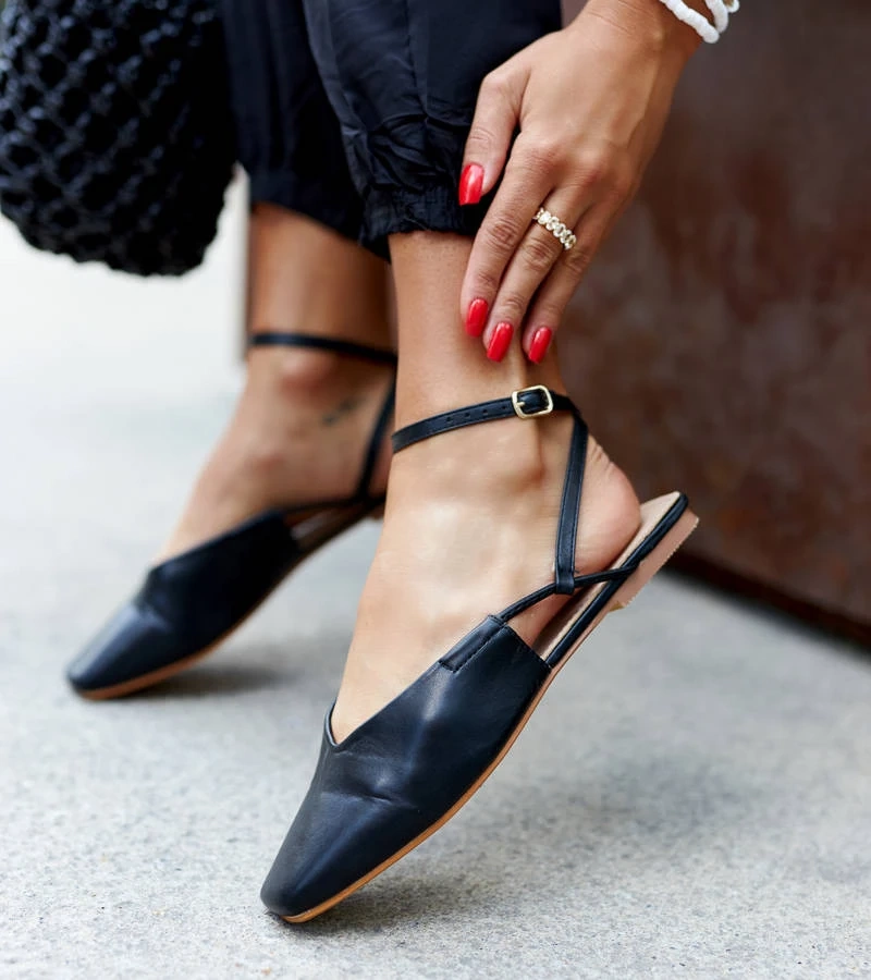 Balerini negri cu toc deschis de la Lazzaro