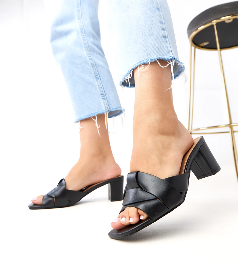 Czarnie clasice papuci cu toc din piele ecologică Risana