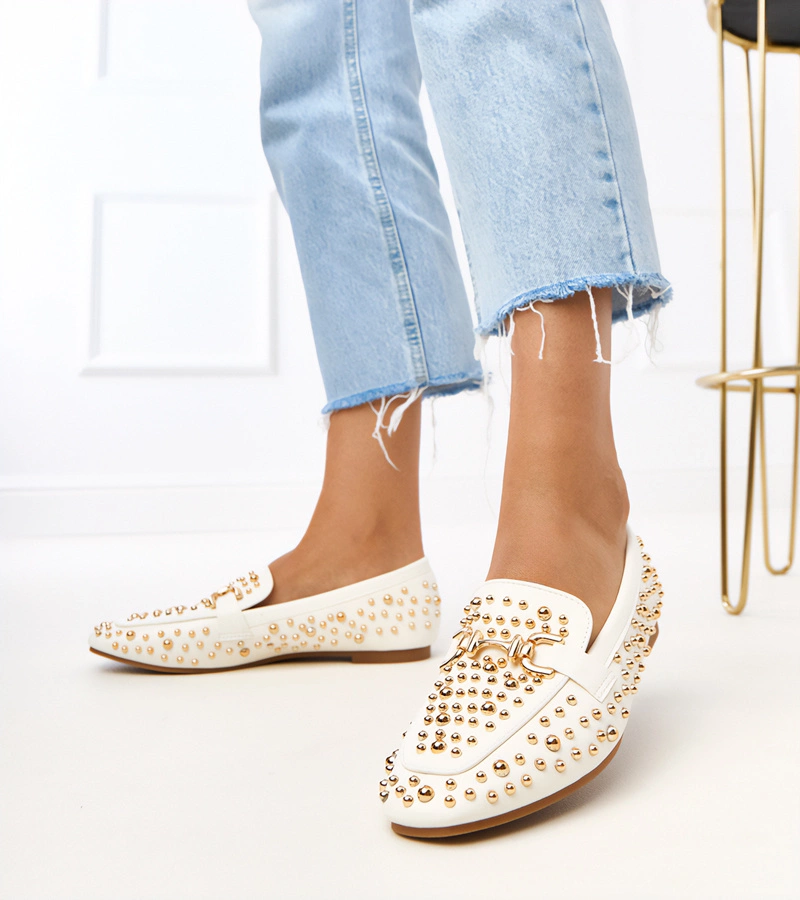 Mocasini albi decorați cu ținte Lea