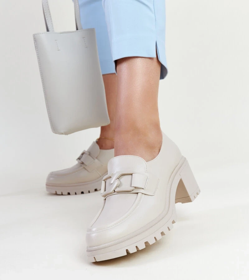 Pantofi bej cu branț de piele Vinceza