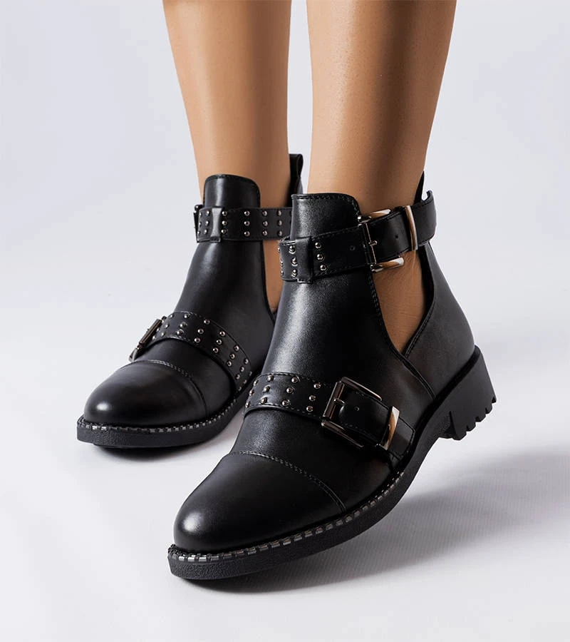 Cizme negre cu decupaj de la Blondlot