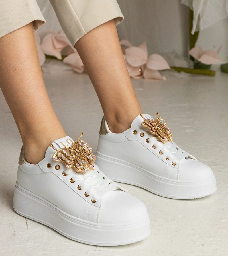 Adidași alb-aurii decorați cu fluturaș și zirconii Kariba