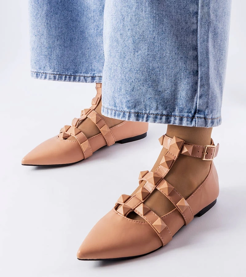 Balerini bej cu închidere marcantă Blur