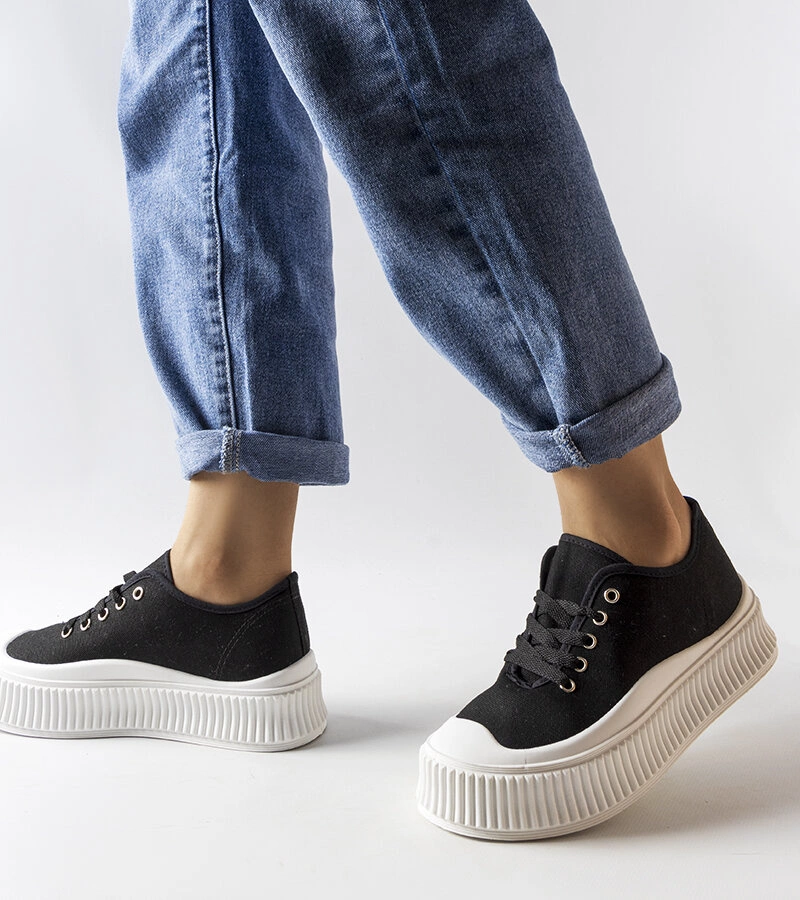 Pantofi de sport negri și pe o talpă Wallace groasă