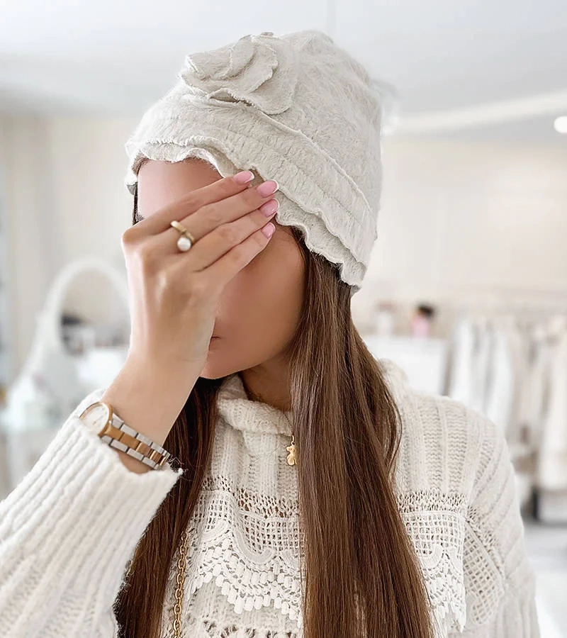 Căciulă bej cu volane Zion