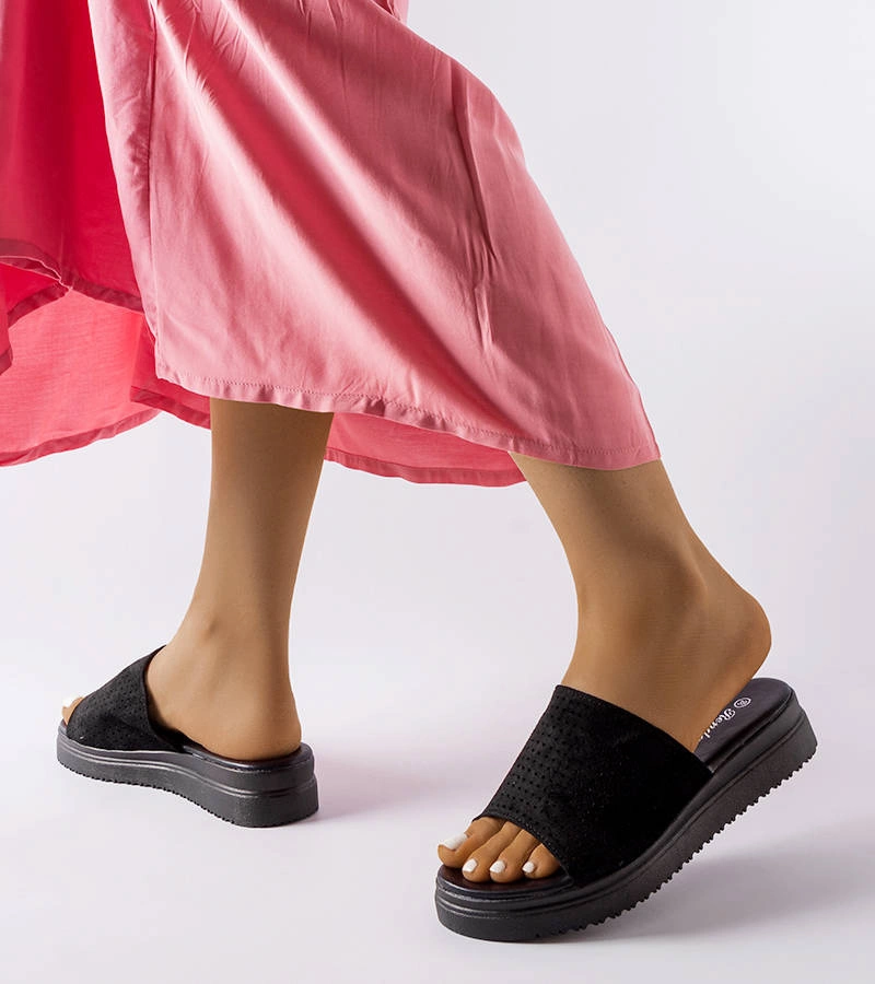 Șlapi negri cu partea superioară traforată Idabel