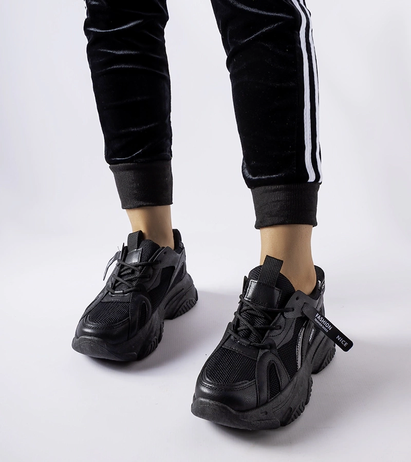 Adidași negri cu talpă groasă de Fida