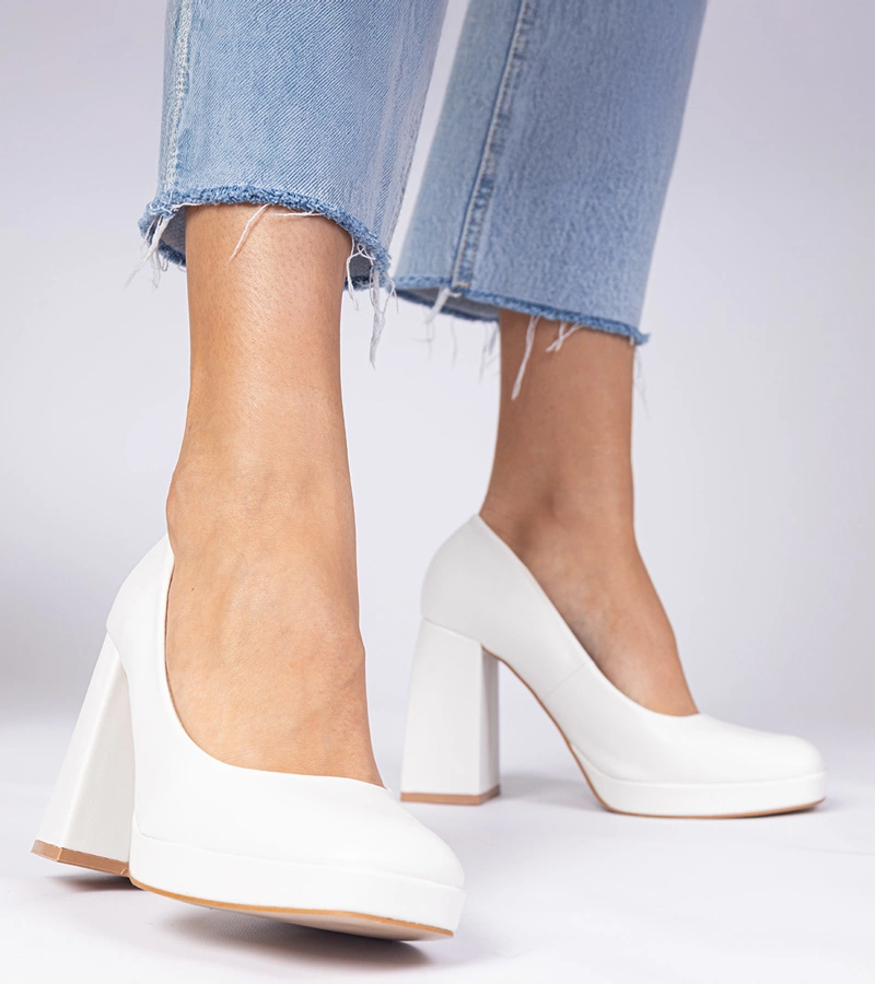 Pantofi albi cu toc masiv și vârf pătrat Irenois