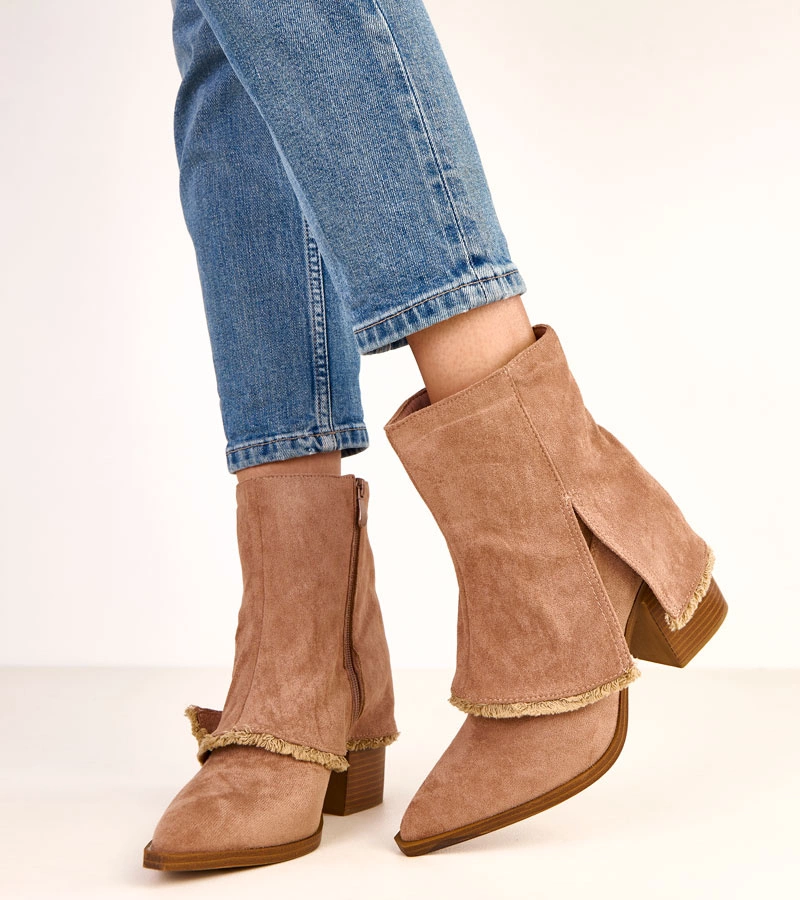 Botine bej cu toc gros și gambă răsfrântă Felicia