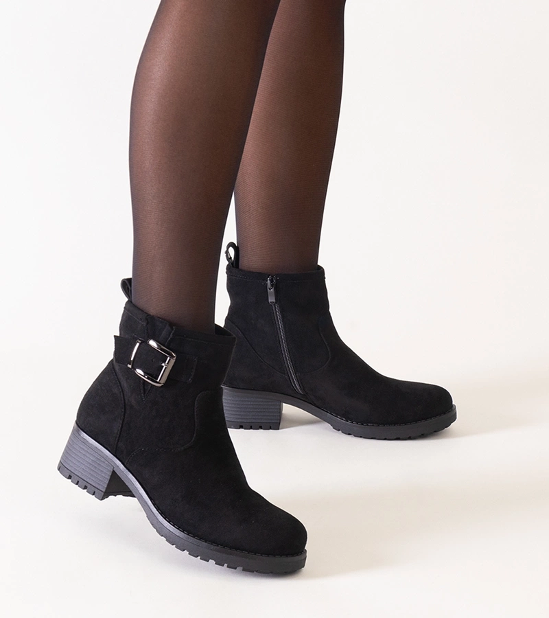 Botine negre cu inserție metalică pe toc mic din eco-velur Nadiara.