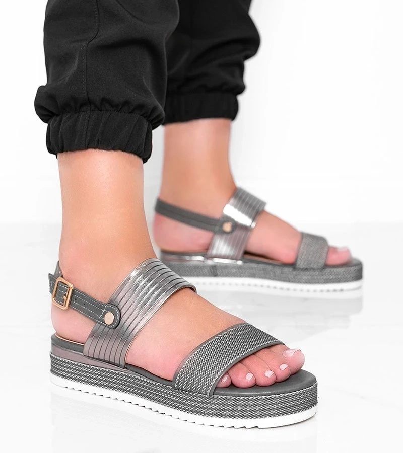 Sandale gri cu talpă groasă de Senorita