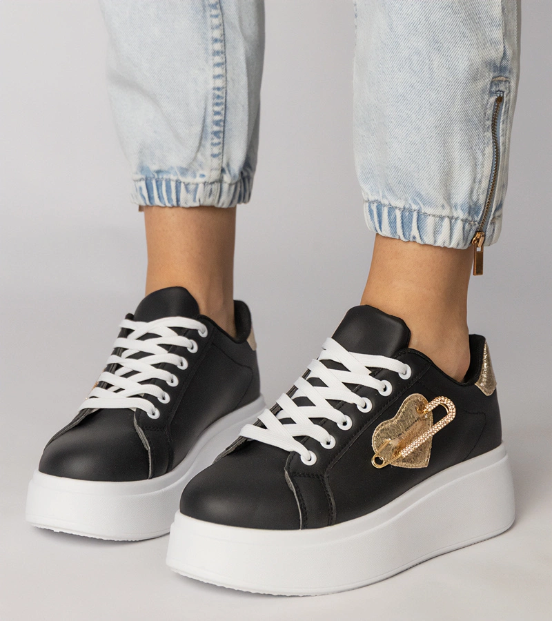 Adidași negri cu inimă străpunsă de ac Lerisol