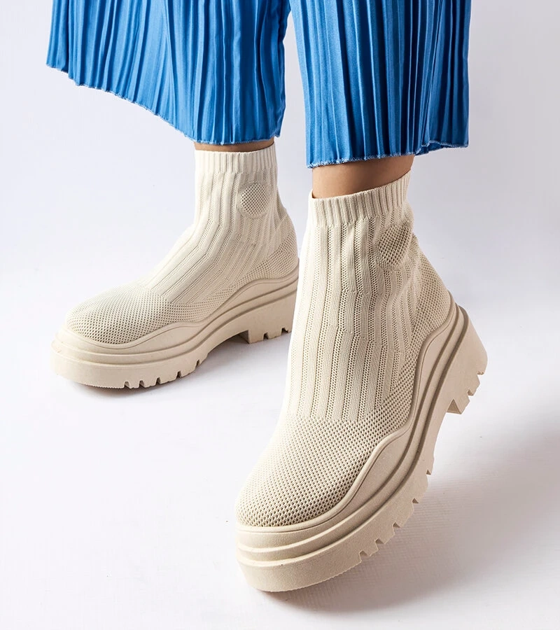 Tenisii înalte bej Marks.