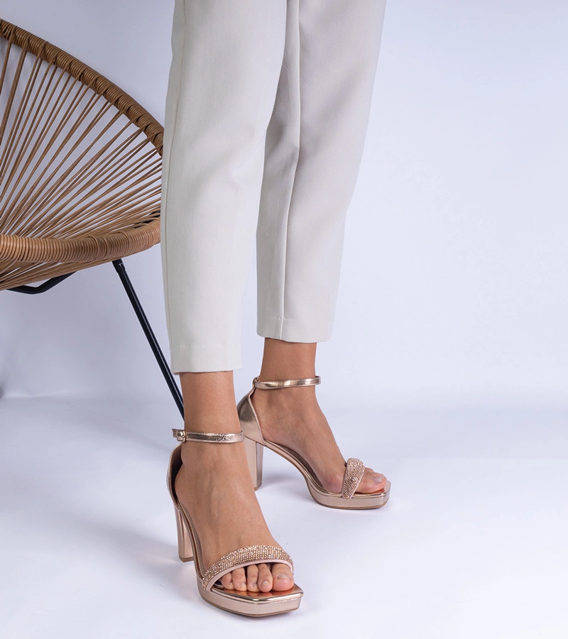 Sandale elegante șampanie cu toc și pietre strălucitoare Beltusto