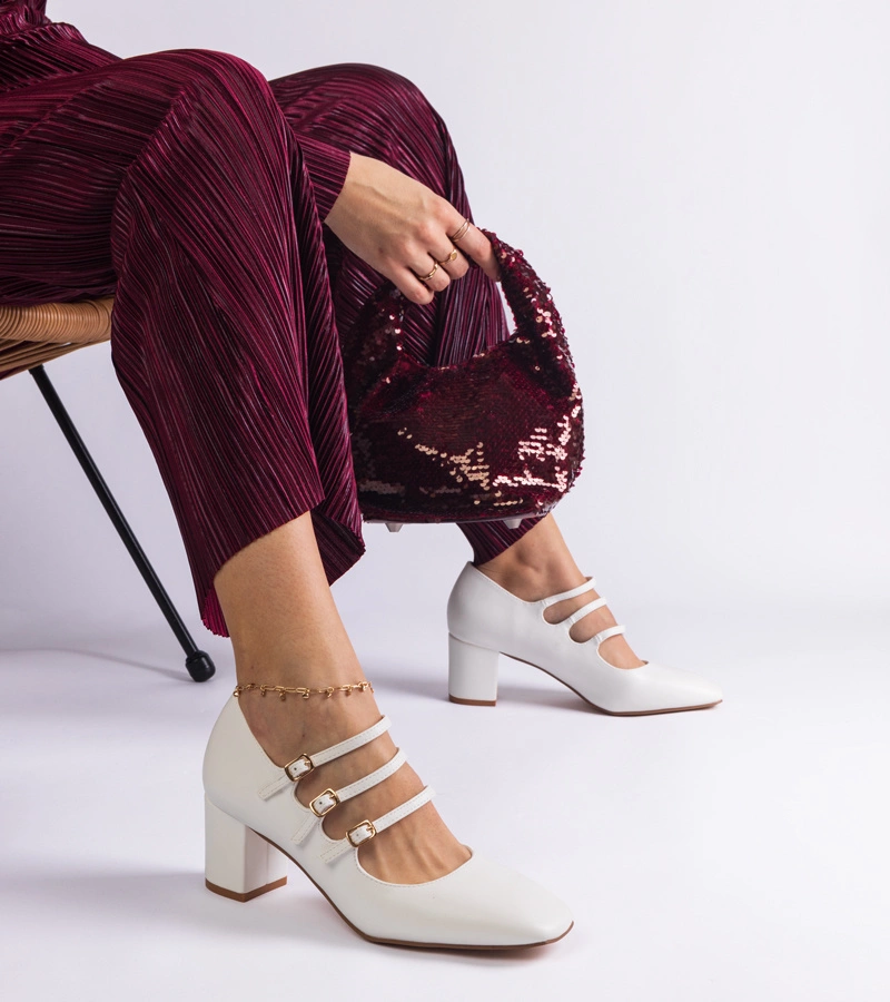 Pantofi albi cu toc gros și catarame decorative Izida