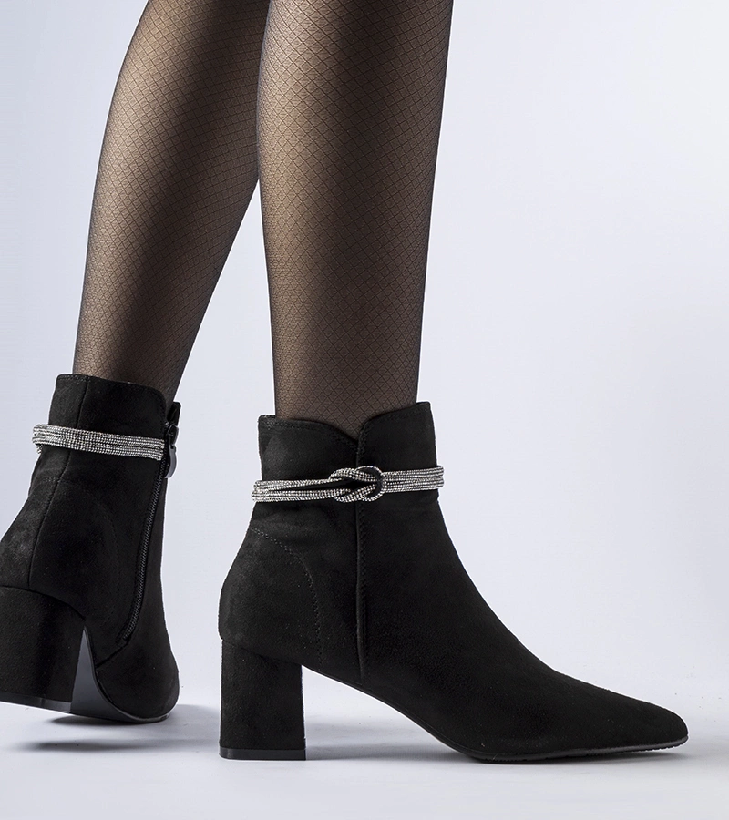 Botine negre cu toc Alba.