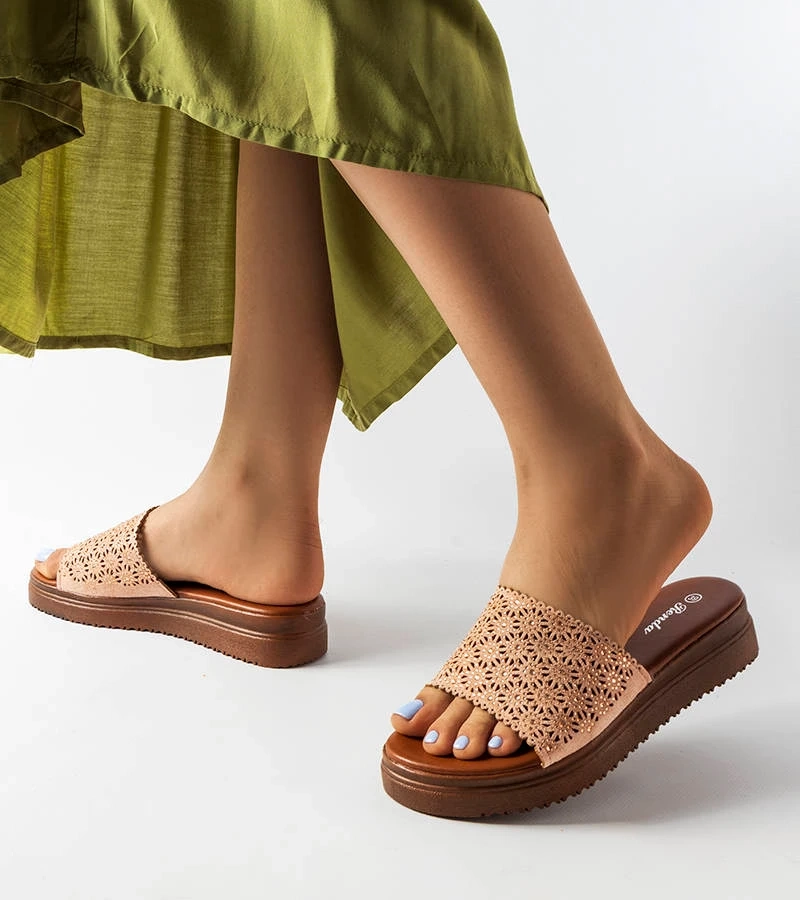 Șlapi roz traforați cu zirconii Irvine