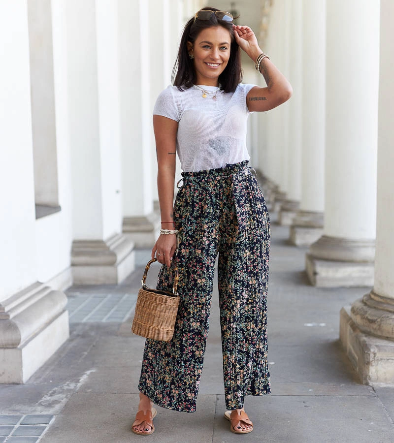 Pantaloni cu pliuri largi de culoare albastru marin pentru femei Asida