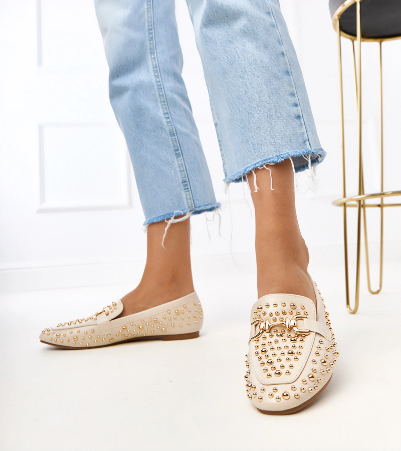 Mocasini bej decorați cu ținte Lea