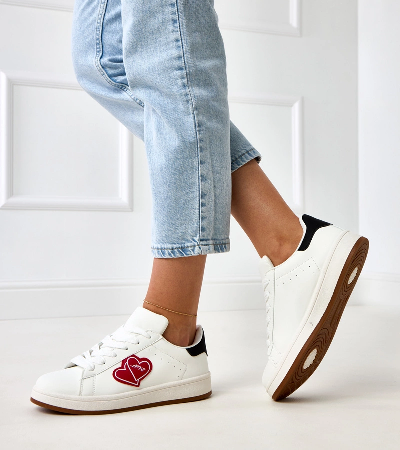 Adidași albi pe platformă cu inimioare roșii Tela