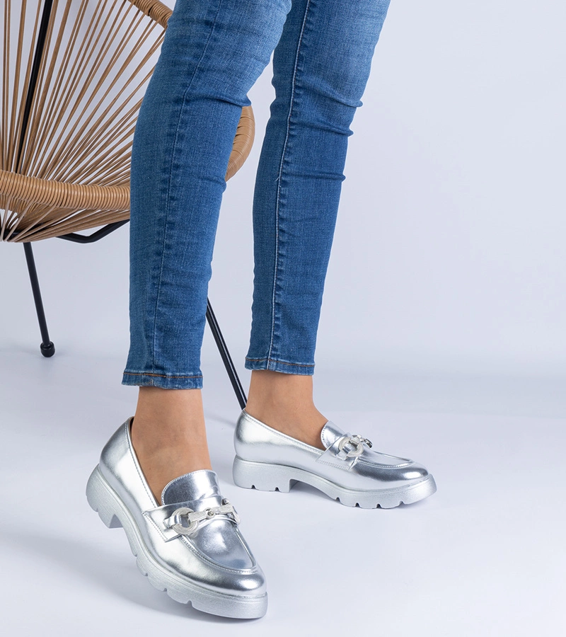 Pantofi clasici argintii cu ornament Amikol