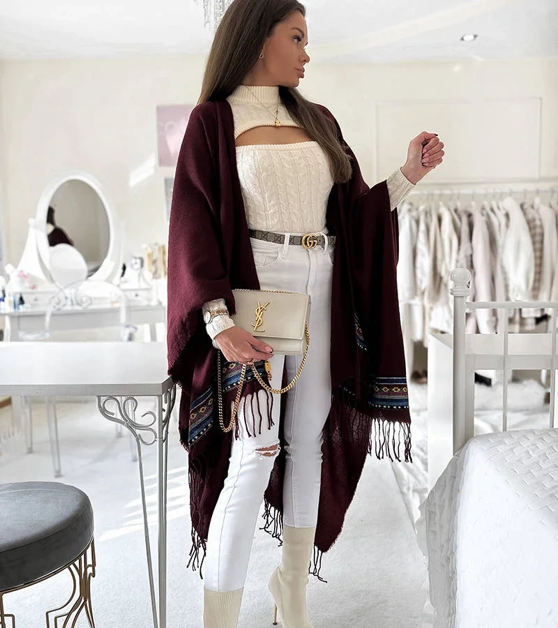 Poncho maron cu franjuri de Jakobe