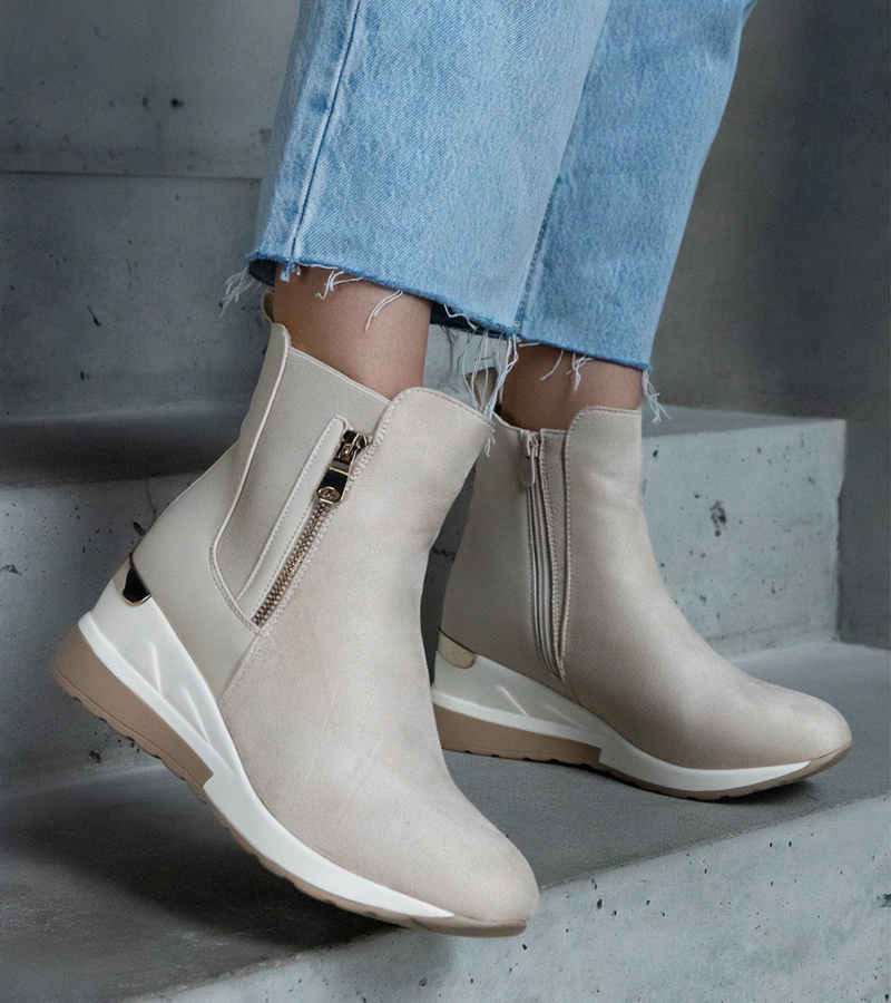 Ghete sport bej pe pană Miku