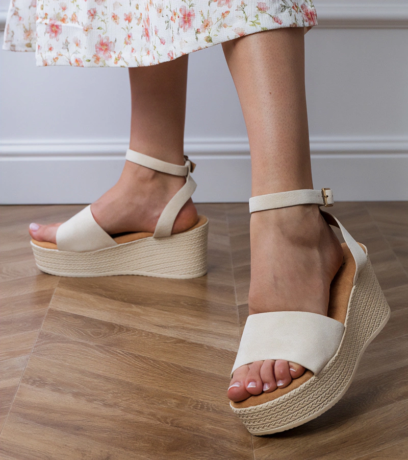 Sandale bej pe platformă din piele ecologică Ganra