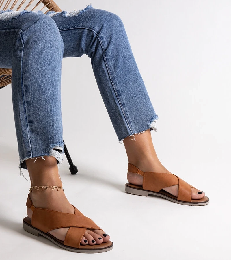 Sandale caramel cu toc plat Duenna