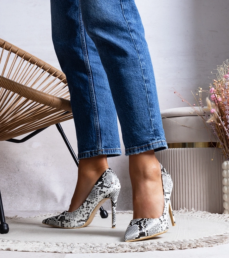 Pantofi stiletto Efrem albi