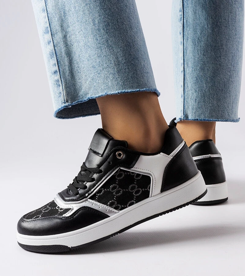 Adidași negri cu monogramă Isidora