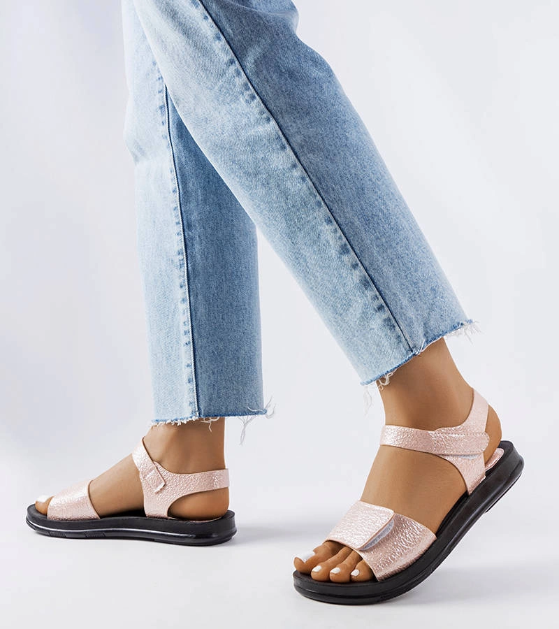 Sandale roz cu partea superioară împodobită de Phillipa