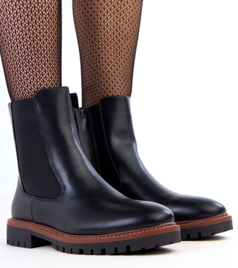 Cizme negre cu talpă joasă și inserție elastică Terrami