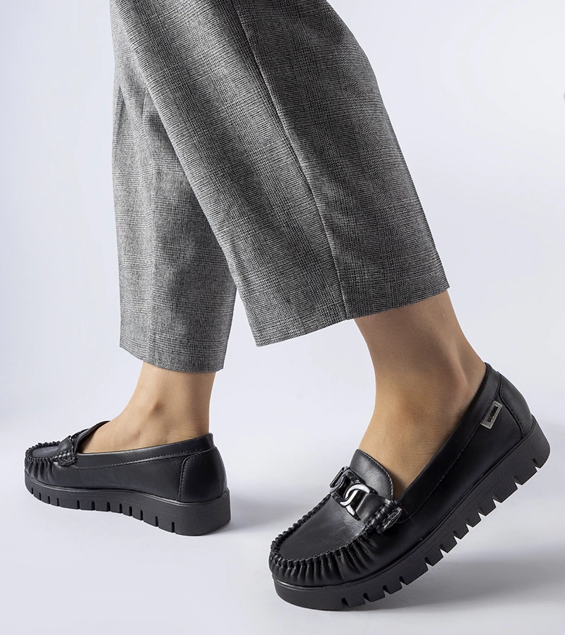 Mocasini negri cu cataramă pe platformă Lionella