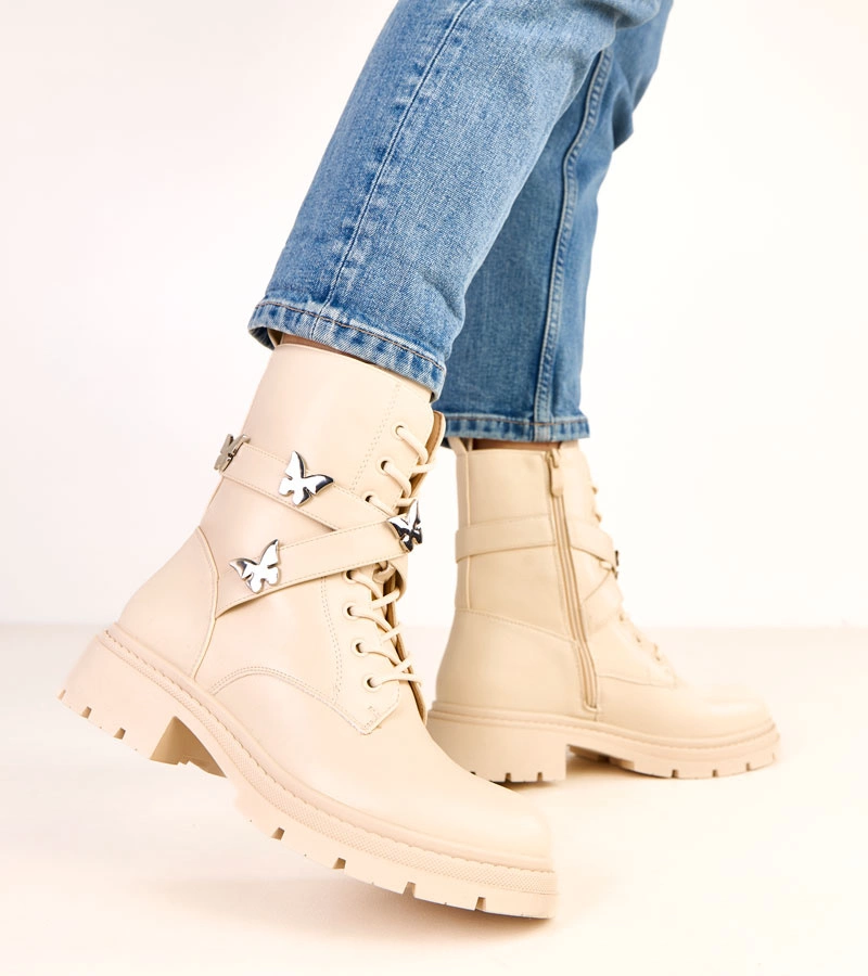 Ghete bej decorate cu fluturi Justia