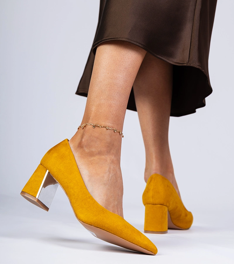 Pantofi galbeni cu toc decorat elegant Karry