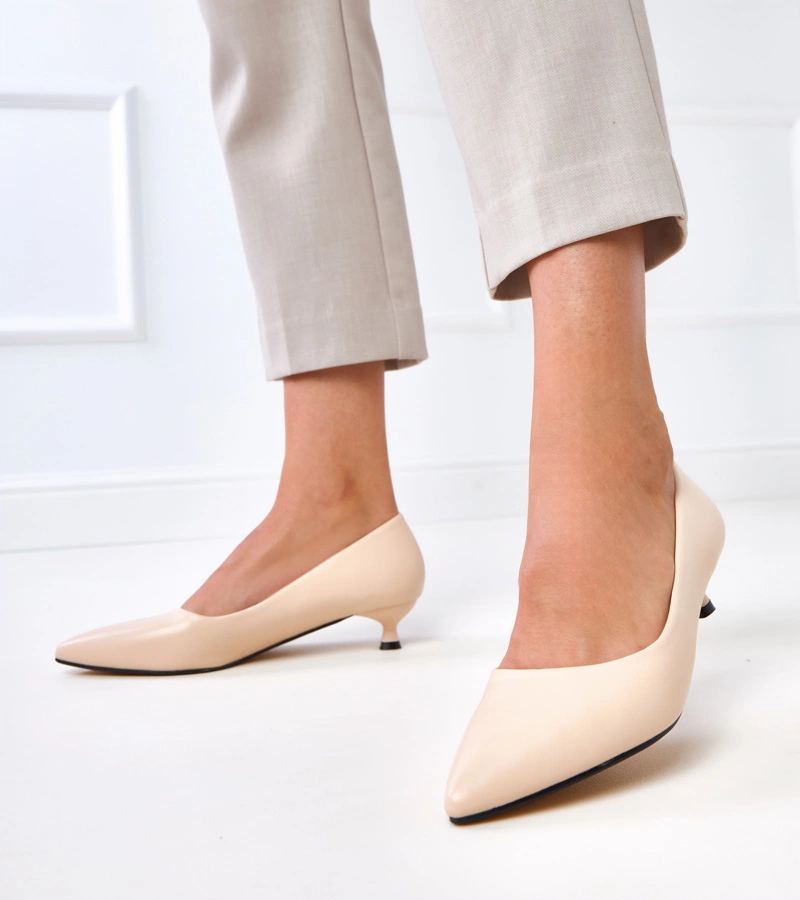 Pantofi bej cu toc mic Louise