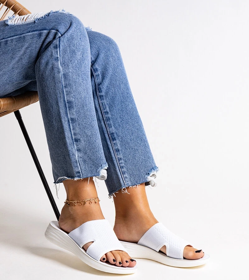 Papuci albi pe platforma Linah