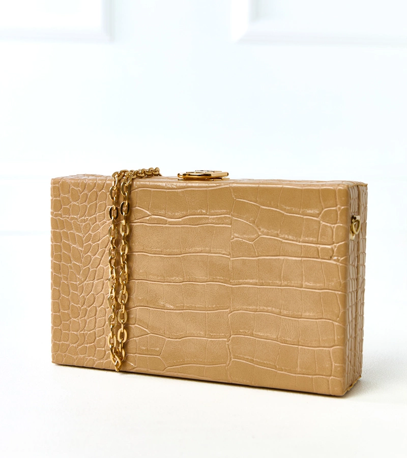 Geanta bej tip "valiza" pe lant Dratche