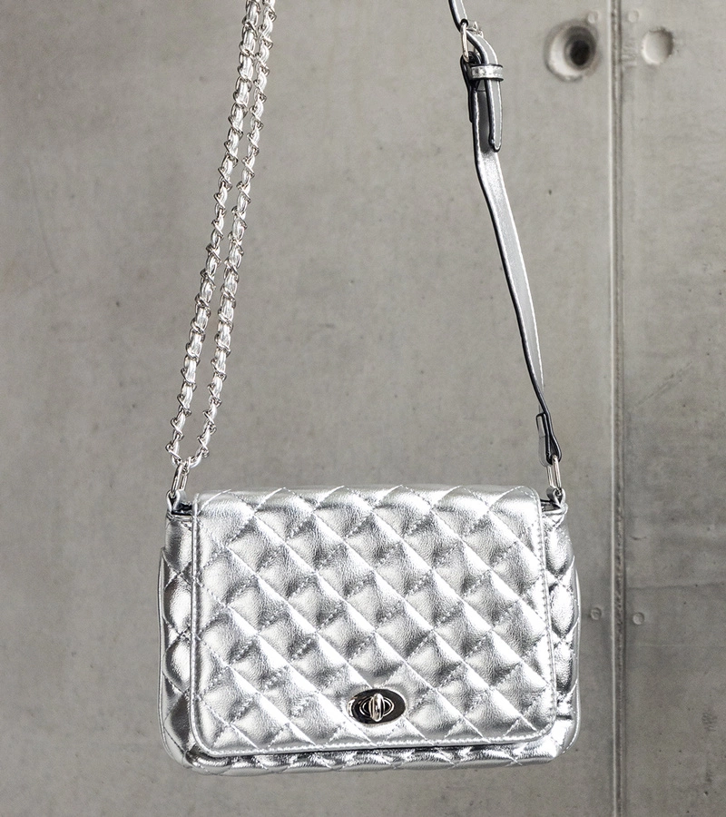 Poseta argintie matlasată Quartilla