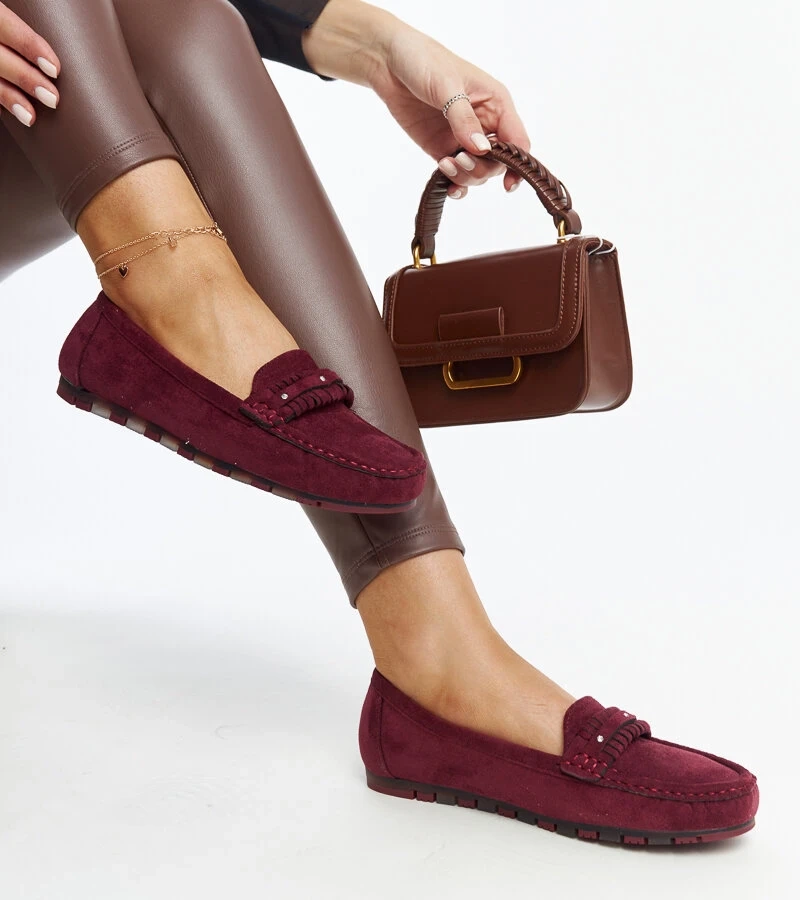 Mocasini bordo cu o curea decorativă Widaad