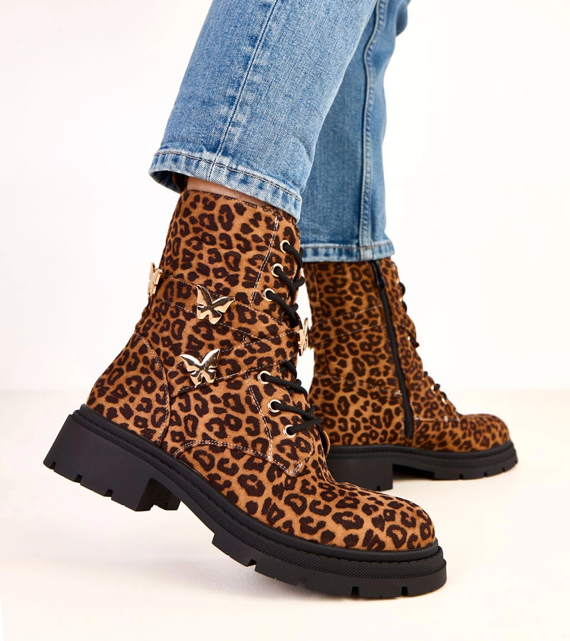 Botine cu model de panteră decorate cu fluturi Justia