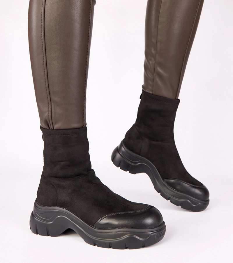 Botine negre din piele ecologică întoarsă cu talpă masivă Alana