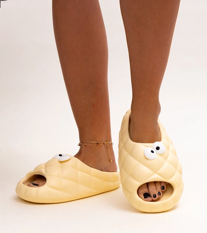 Papuci de casă bej din spumă cu ochii lui Gorges